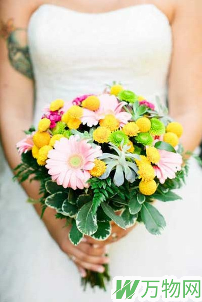 几款经典的新娘手捧花的完美搭配